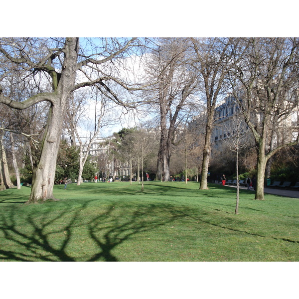 Picture France Paris Monceau Garden 2006-03 32 - Center Monceau Garden