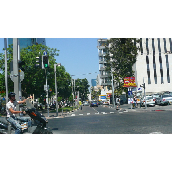 Picture Israel Tel Aviv Rothschild Street 2007-06 40 - History Rothschild Street