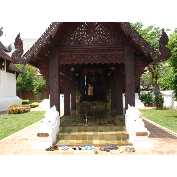 Picture Thailand Chiang Mai Inside Canal Wat Chediluang Varaviharn temple 2006-04 21 - Tours Wat Chediluang Varaviharn temple