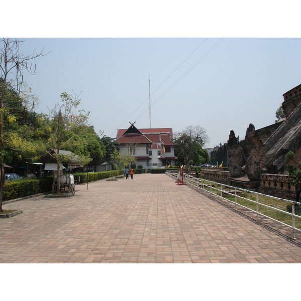 Picture Thailand Chiang Mai Inside Canal Wat Chediluang Varaviharn temple 2006-04 22 - Discovery Wat Chediluang Varaviharn temple