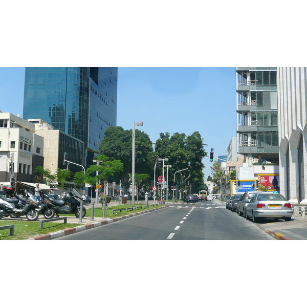 Picture Israel Tel Aviv Rothschild Street 2007-06 5 - Center Rothschild Street