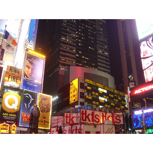 Picture United States New York Time Square 2006-03 65 - Center Time Square