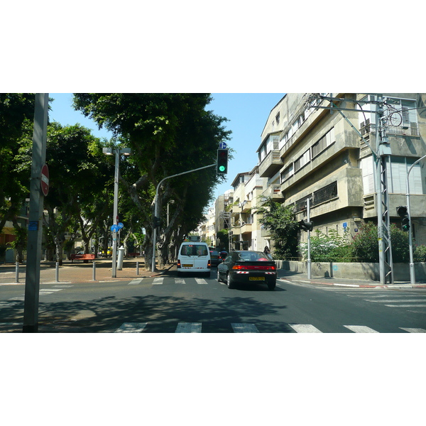 Picture Israel Tel Aviv Rothschild Street 2007-06 11 - Tours Rothschild Street