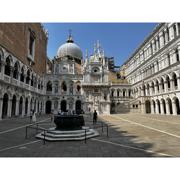 Picture Italy Venice Doge's Palace (Palazzo Ducale) 2022-05 146 - Recreation Doge's Palace (Palazzo Ducale)