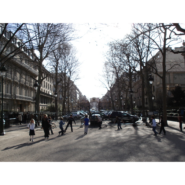 Picture France Paris Monceau Garden 2006-03 37 - Around Monceau Garden