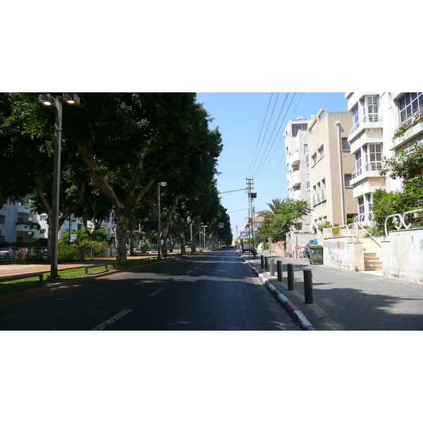 Picture Israel Tel Aviv Rothschild Street 2007-06 32 - Tour Rothschild Street