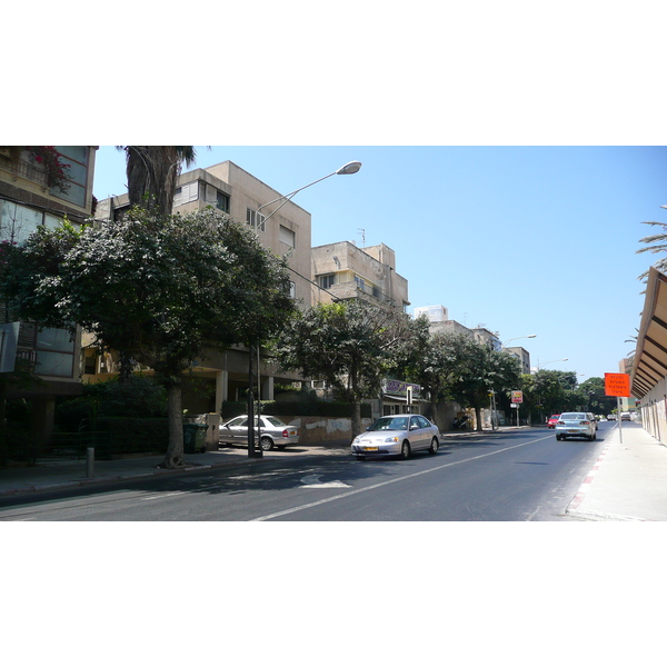 Picture Israel Tel Aviv Tarsat Street 2007-06 6 - Journey Tarsat Street