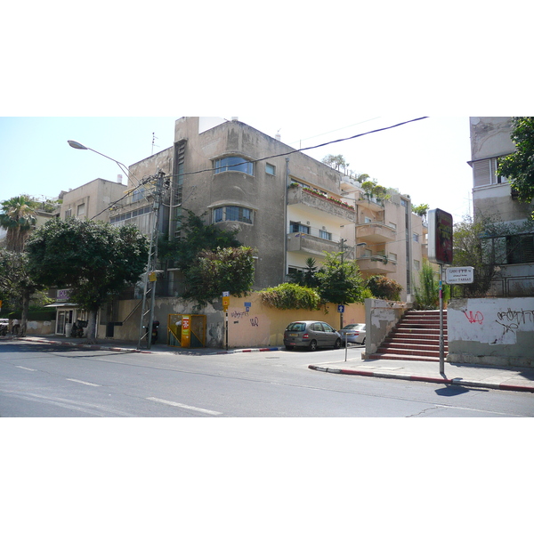 Picture Israel Tel Aviv Tarsat Street 2007-06 7 - Around Tarsat Street