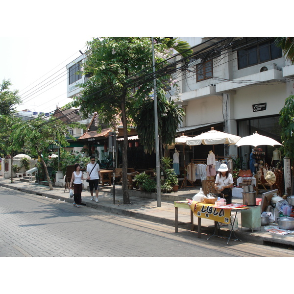 Picture Thailand Chiang Mai Inside Canal Rad Cha Dom Nurn (Walking Street) 2006-04 10 - Recreation Rad Cha Dom Nurn (Walking Street)