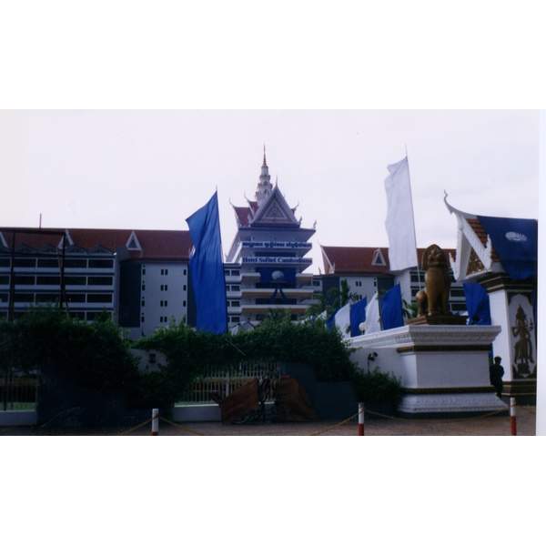 Picture Cambodia Phnom Pen 1996-06 17 - History Phnom Pen