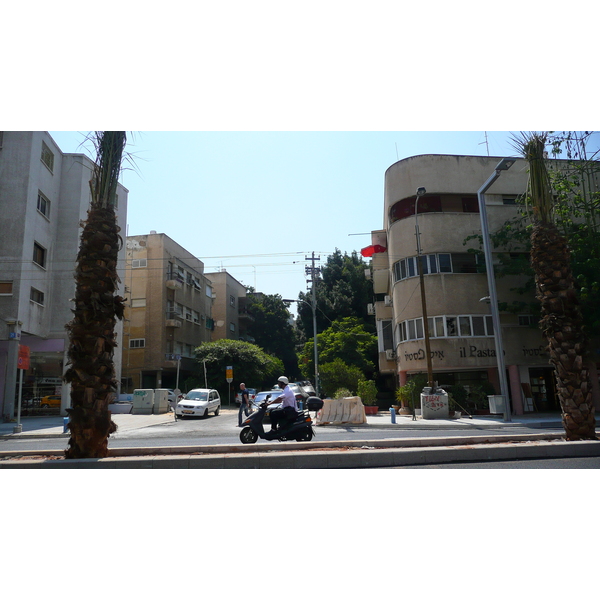 Picture Israel Tel Aviv Ibn Gvirol Street 2007-06 16 - Tours Ibn Gvirol Street