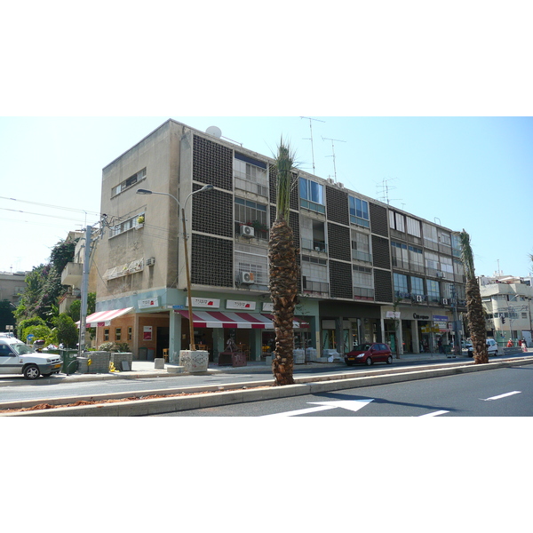 Picture Israel Tel Aviv Ibn Gvirol Street 2007-06 37 - Tour Ibn Gvirol Street