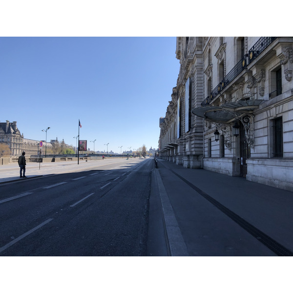 Picture France Paris lockdown 2020-04 16 - Tour Paris lockdown