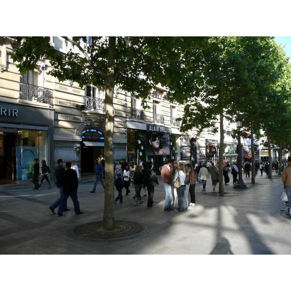 Picture France Paris Champs Elysees 2007-04 4 - Center Champs Elysees