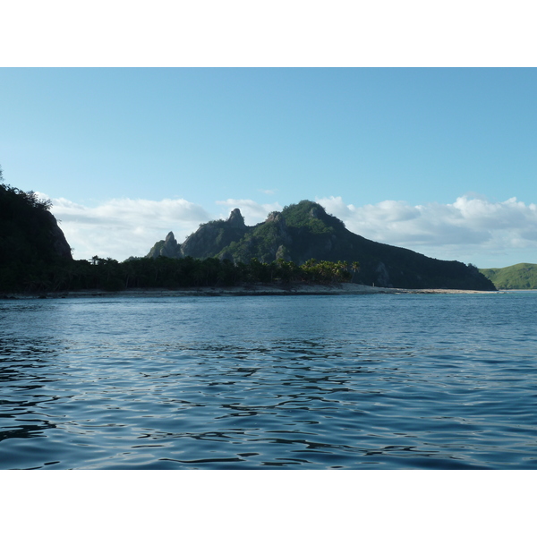 Picture Fiji Amunuca Island to Castaway Island 2010-05 25 - Center Amunuca Island to Castaway Island