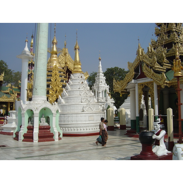 Picture Myanmar Yangon Shwedagon Pagoda 2005-01 31 - Discovery Shwedagon Pagoda