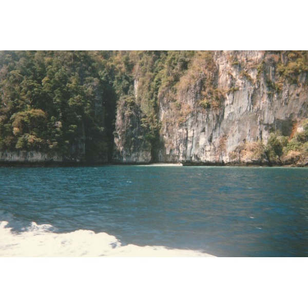 Picture Thailand Ko Phi Phi 1989-02 3 - Center Ko Phi Phi