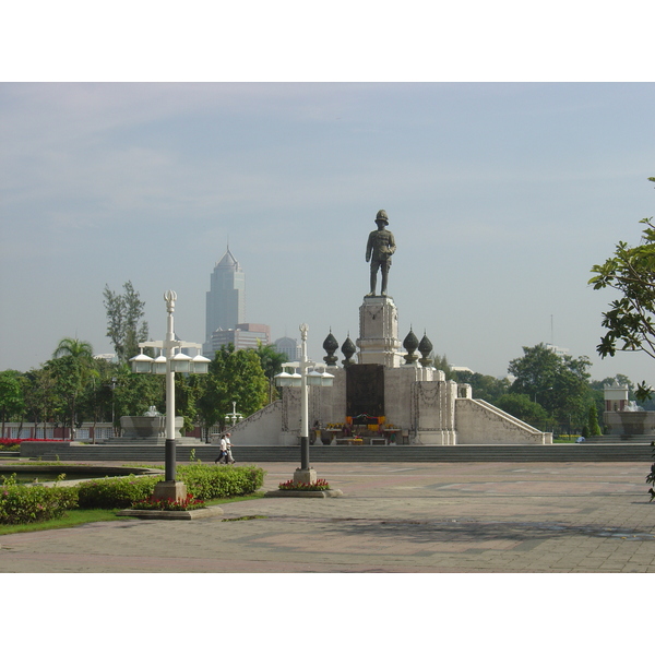 Picture Thailand Bangkok Lumpini Park 2005-12 28 - Around Lumpini Park