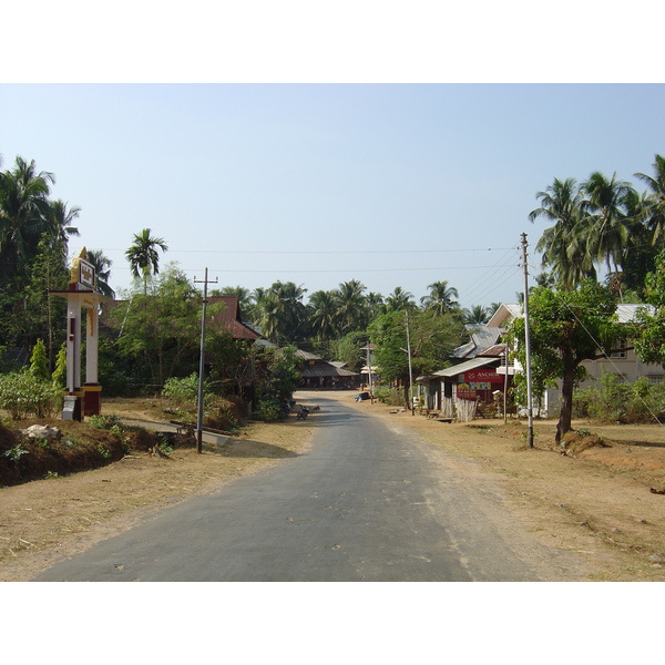 Picture Myanmar Road from Dawei to Maungmagan beach 2005-01 65 - History Road from Dawei to Maungmagan beach