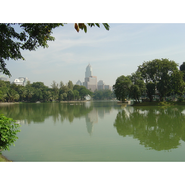 Picture Thailand Bangkok Lumpini Park 2005-12 12 - Around Lumpini Park