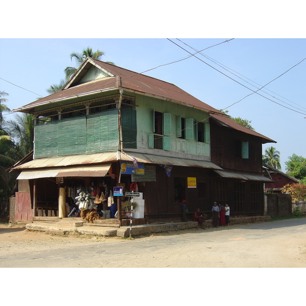 Picture Myanmar Road from Dawei to Maungmagan beach 2005-01 60 - Discovery Road from Dawei to Maungmagan beach