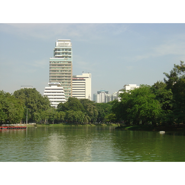 Picture Thailand Bangkok Lumpini Park 2005-12 16 - Around Lumpini Park