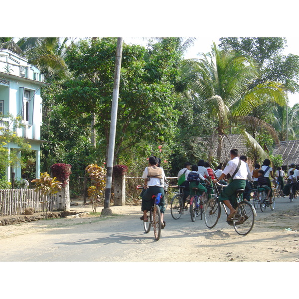 Picture Myanmar Road from Dawei to Maungmagan beach 2005-01 44 - Tour Road from Dawei to Maungmagan beach