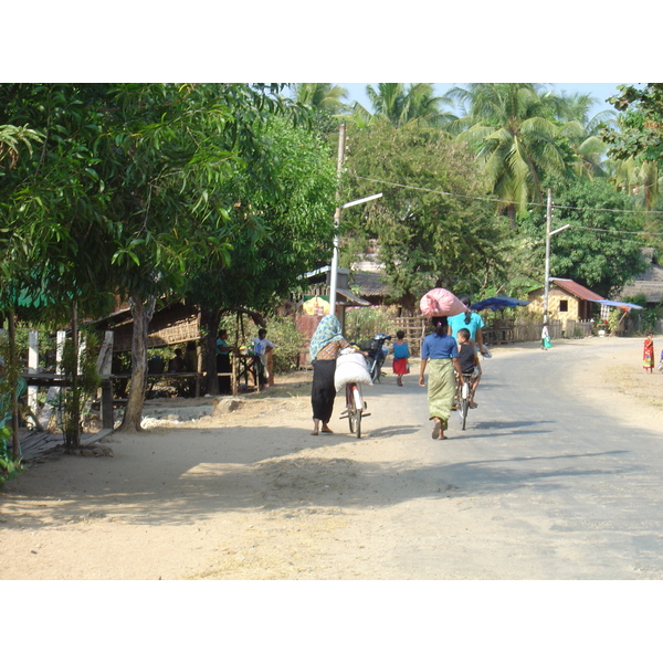 Picture Myanmar Road from Dawei to Maungmagan beach 2005-01 49 - Tours Road from Dawei to Maungmagan beach