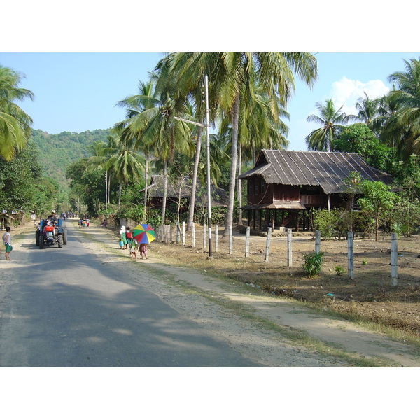 Picture Myanmar Road from Dawei to Maungmagan beach 2005-01 59 - Around Road from Dawei to Maungmagan beach