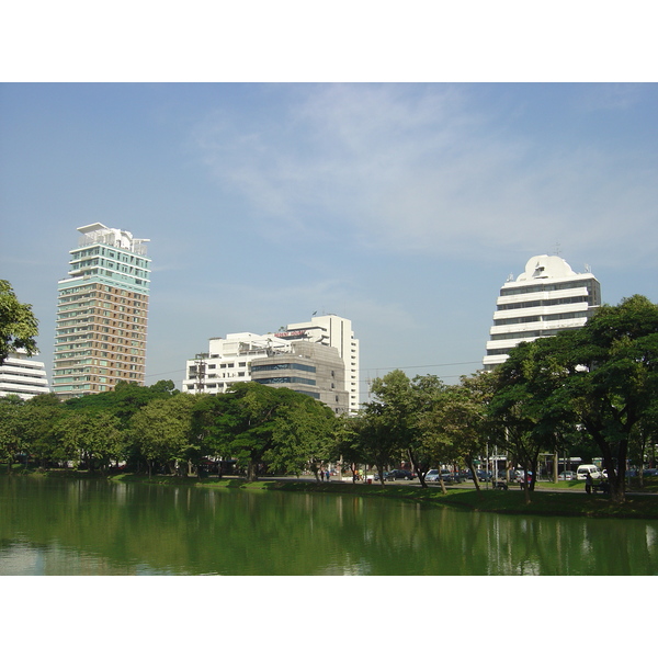 Picture Thailand Bangkok Lumpini Park 2005-12 21 - Around Lumpini Park