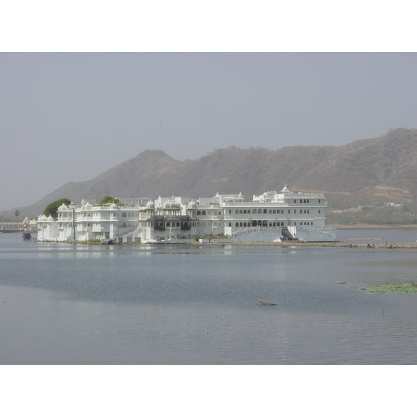 Picture India Udaipur Lake Palace Hotel 2003-05 59 - Tour Lake Palace Hotel