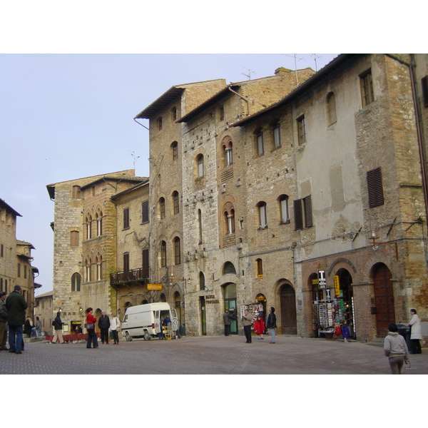 Picture Italy San Gimignano 2004-03 29 - Center San Gimignano