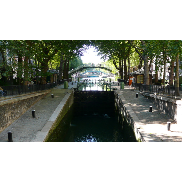 Picture France Paris Canal St Martin 2007-08 23 - Recreation Canal St Martin