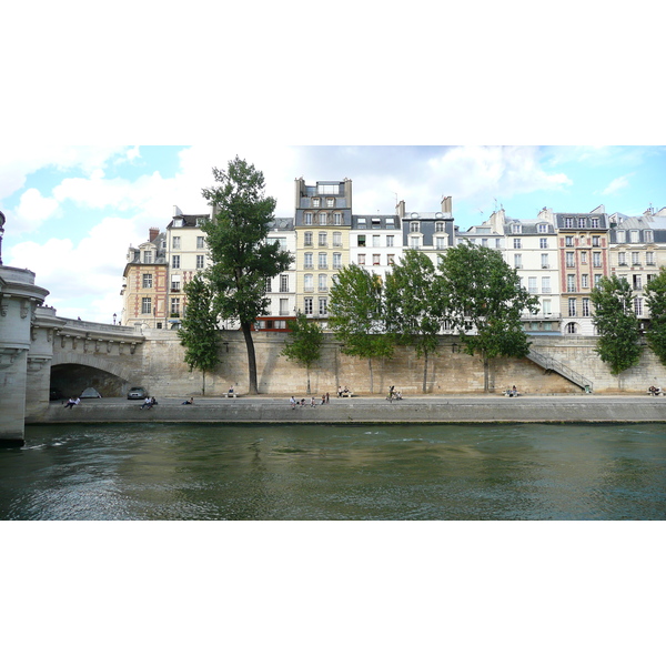 Picture France Paris La seine banks 2007-07 5 - Center La seine banks