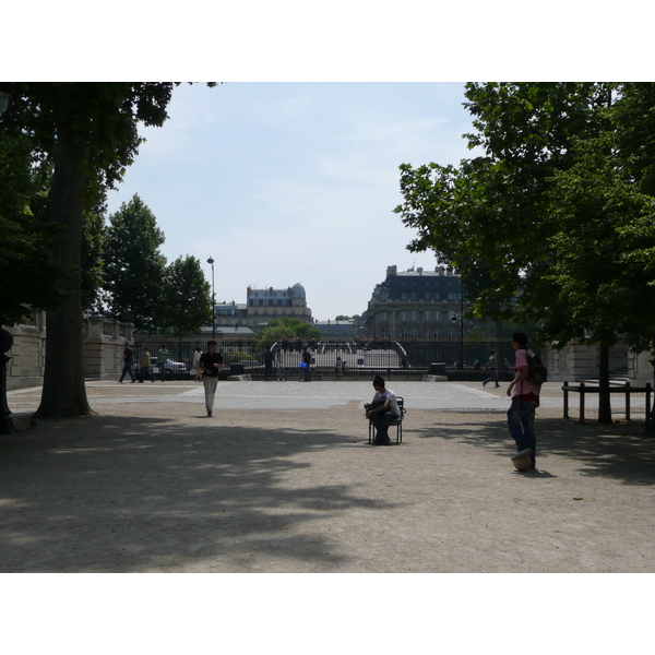 Picture France Paris Garden of Tuileries 2007-05 341 - Center Garden of Tuileries