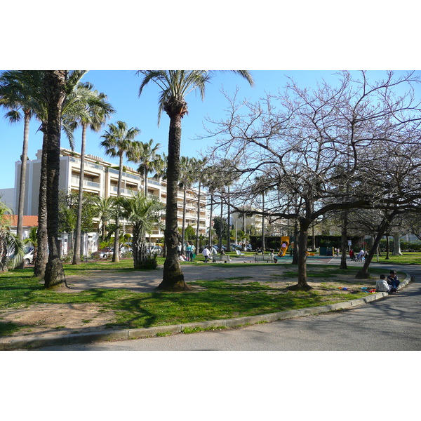 Picture France Cannes Avenue de Lerins 2008-03 3 - Discovery Avenue de Lerins