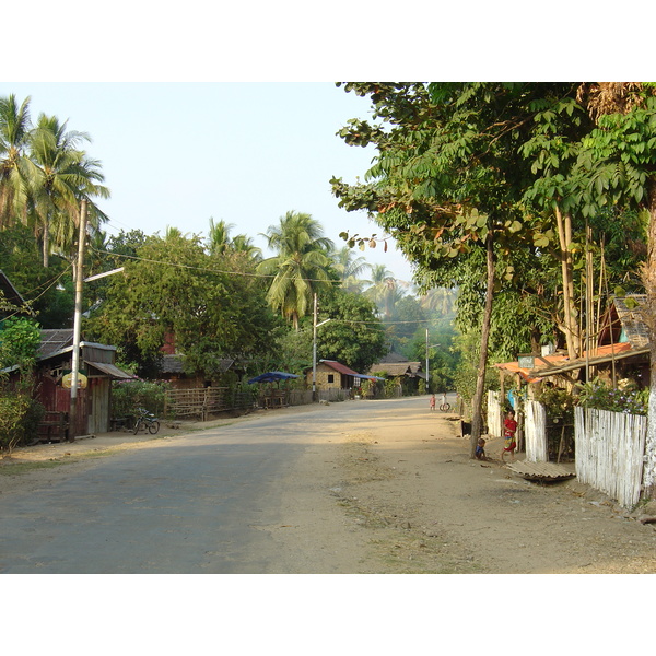 Picture Myanmar Road from Dawei to Maungmagan beach 2005-01 33 - History Road from Dawei to Maungmagan beach