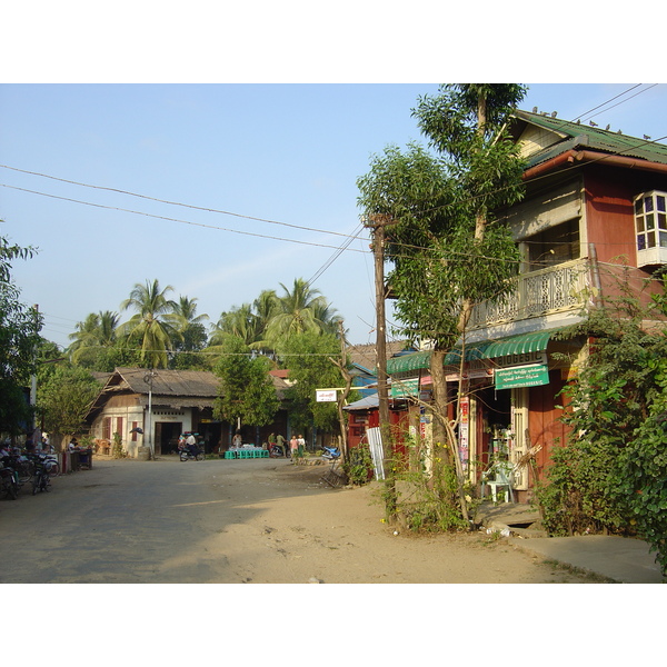 Picture Myanmar Road from Dawei to Maungmagan beach 2005-01 32 - History Road from Dawei to Maungmagan beach