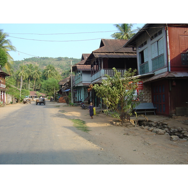 Picture Myanmar Road from Dawei to Maungmagan beach 2005-01 35 - Recreation Road from Dawei to Maungmagan beach