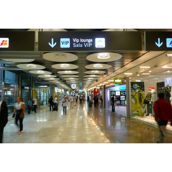 Picture Spain Madrid Barajas Airport 2007-09 1 - Discovery Barajas Airport