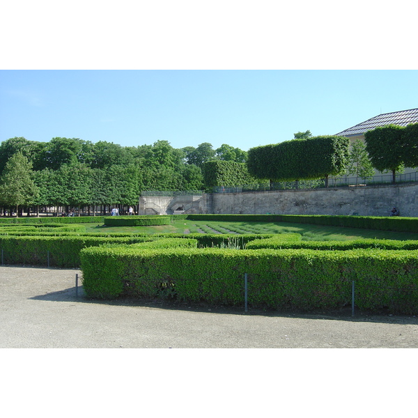 Picture France Paris Garden of Tuileries 2007-05 276 - Center Garden of Tuileries