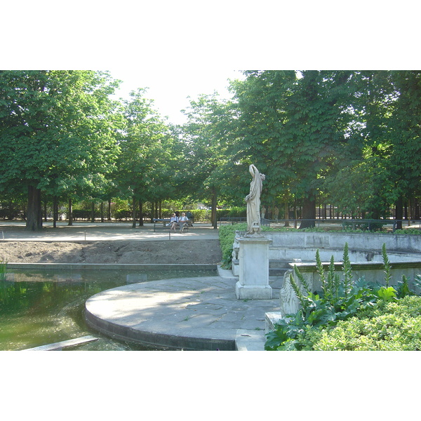 Picture France Paris Garden of Tuileries 2007-05 298 - Center Garden of Tuileries