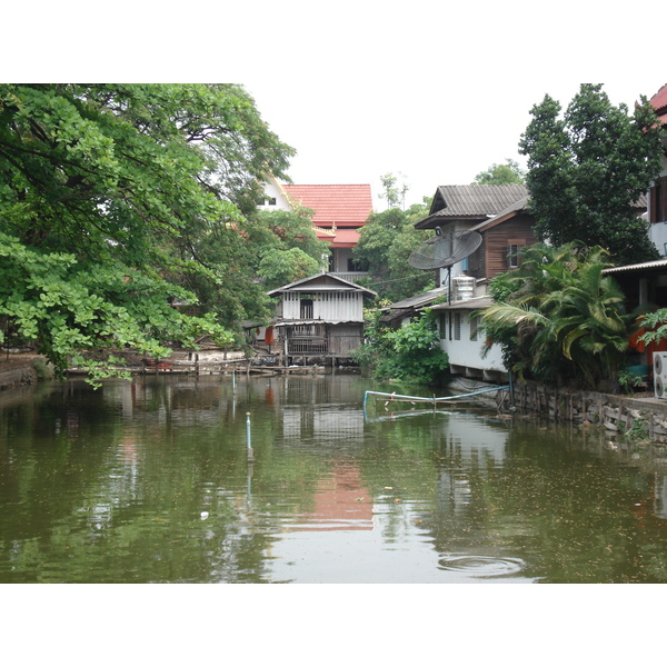 Picture Thailand Chiang Mai Inside Canal Wat Phra Sing temple 2006-04 19 - Tours Wat Phra Sing temple