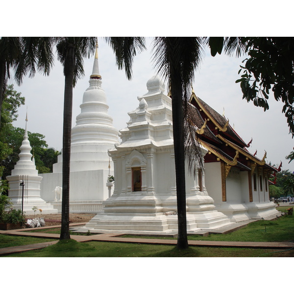 Picture Thailand Chiang Mai Inside Canal Wat Phra Sing temple 2006-04 2 - Tours Wat Phra Sing temple