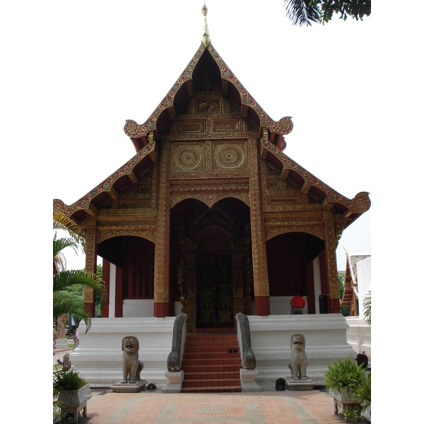 Picture Thailand Chiang Mai Inside Canal Wat Phra Sing temple 2006-04 8 - Discovery Wat Phra Sing temple