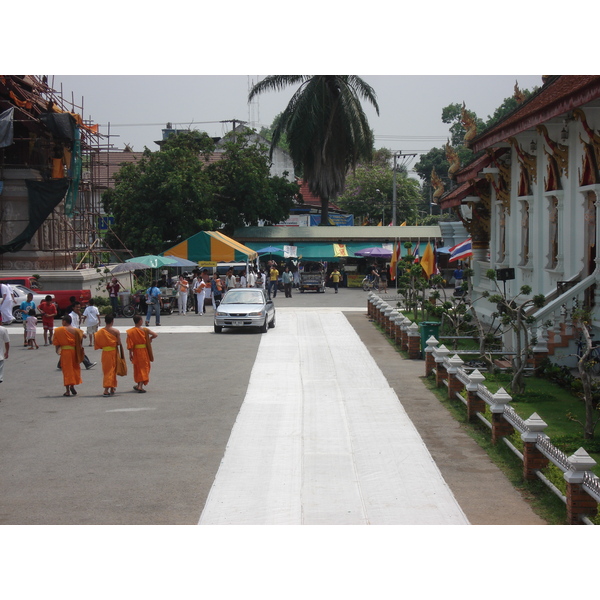 Picture Thailand Chiang Mai Inside Canal Wat Phra Sing temple 2006-04 20 - History Wat Phra Sing temple