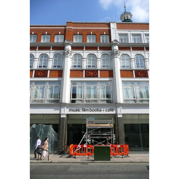 Picture United Kingdom London Tottenham Court Road 2007-09 77 - Discovery Tottenham Court Road