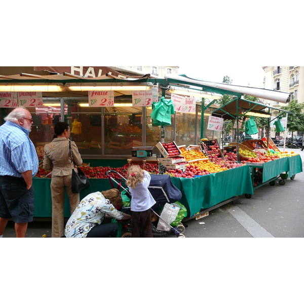 Picture France Paris 17th Arrondissement Rue Levis 2007-05 17 - Tours Rue Levis