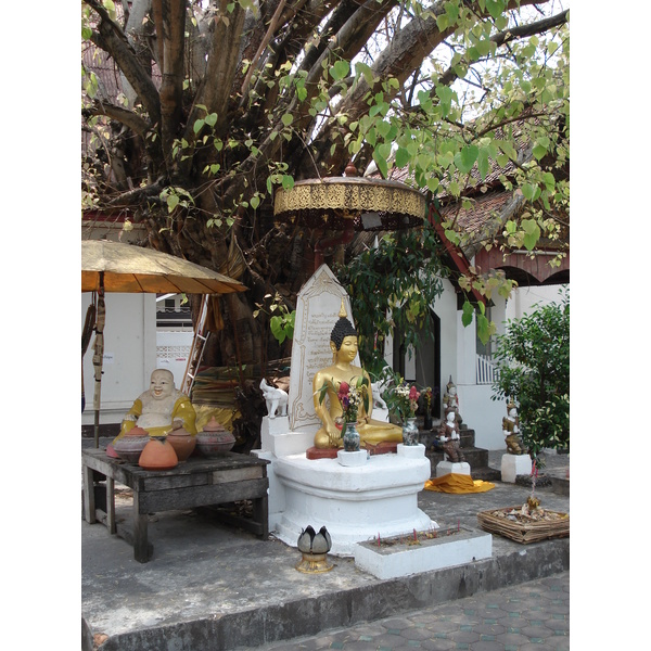 Picture Thailand Chiang Mai Inside Canal Wat Mun Ngeun Khong temple 2006-04 4 - Center Wat Mun Ngeun Khong temple