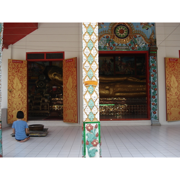 Picture Thailand Chiang Mai Inside Canal Wat Mun Ngeun Khong temple 2006-04 0 - Recreation Wat Mun Ngeun Khong temple